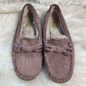 UGG Australia Dakota sheepskin mauve slippers  bling bow size 10.